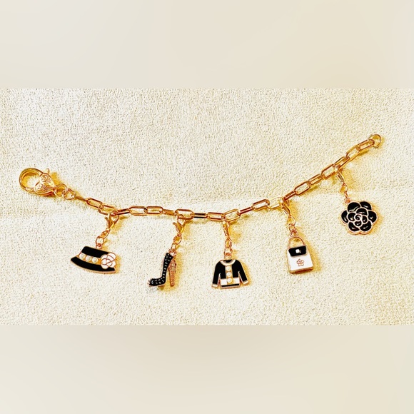 Jewelry - NWT HANDMADE PAPERCLIP BRACELET WITH CHARMS